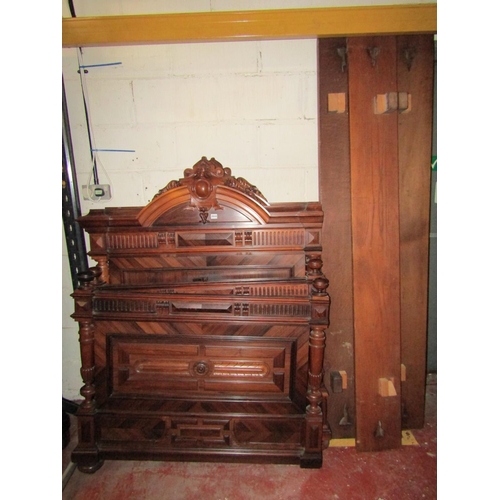 2644 - A pair of good quality 19th century rosewood veneered beds with matching head and footboards, furthe... 