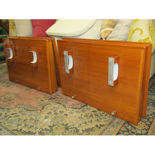 2664 - A pair of high polished teakwood table top display cabinets with plate glass tops, 86 cm wide x 15 c... 