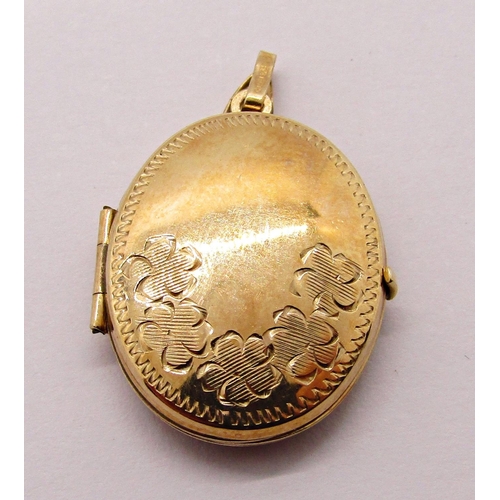 1348 - Two 9ct lockets with engraved detail, 4.3g total