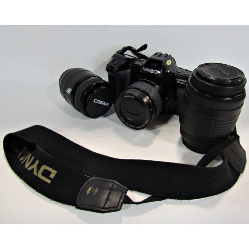 1759 - A Minolta Dynax 7000i camera with a macro lens and Sigma Auto Focus 200 mills flash gun Cobra 440AF ... 