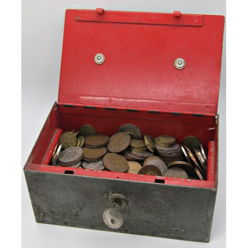 541 - Small strong box containing English currency Queen Victoria - QEII mainly bronze, nickel, crowns, et... 