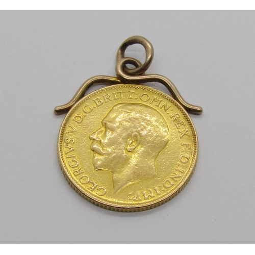 1282 - Sovereign dated 1915, with soldered 9ct mount, 8.8g