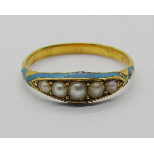 1319 - Antique yellow metal graduated pearl ring with turquoise enamel decoration, size L/M, 2.2g