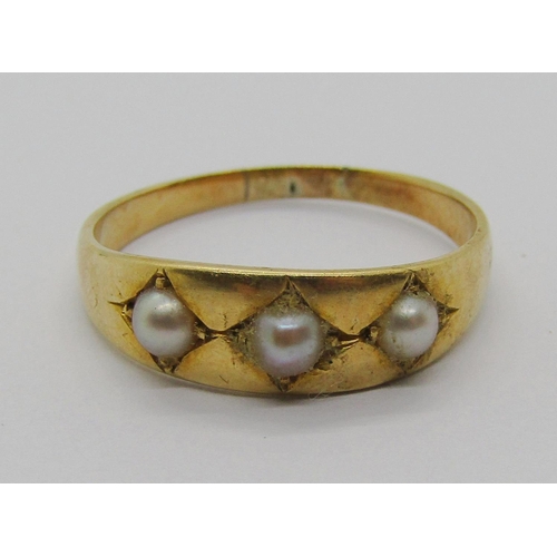 1324 - Antique yellow metal pearl gypsy ring, size P, 2.5g