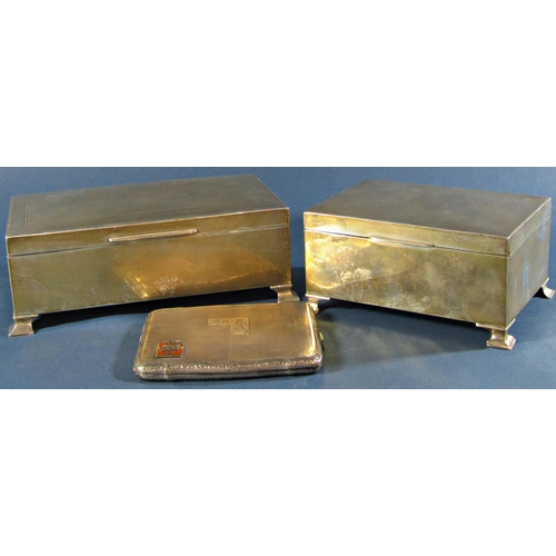 1222 - A large silver engine turned cigar/cigarette box raised on square pad feet, 17 x 10cm, Birmingham 19... 