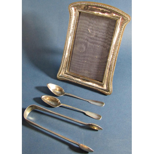 1229 - A silver photo frame with rope twist border, Birmingham 1918, maker G & C Ltd, photo aperture/openin... 