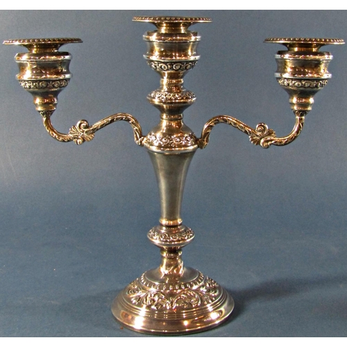 1230 - A silver Georgian style candelabra with three removeable sconces, Birmingham 1974, maker W.I. Broadw... 