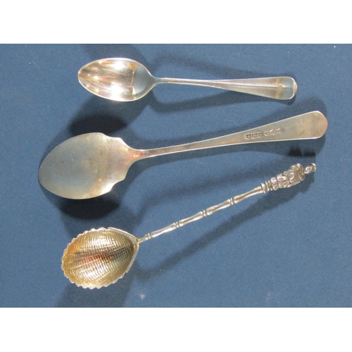 1232 - A small selection of various teaspoons, two sugar tongs, a cigarette case, and a vesta , 6.9oz appro... 