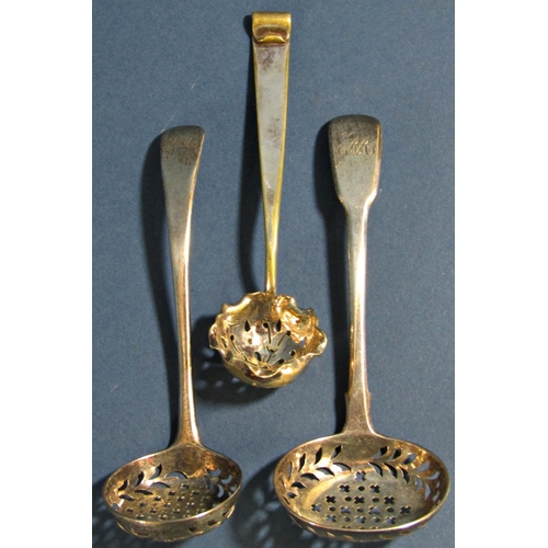 1258 - Three silver casting spoons (two Georgian) and two pairs of sugar tongs, 5 oz