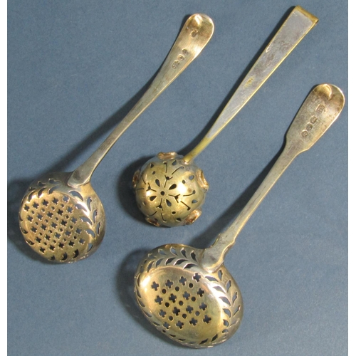 1258 - Three silver casting spoons (two Georgian) and two pairs of sugar tongs, 5 oz