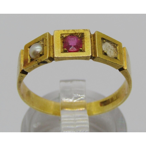 1323 - Antique 18ct ruby and pearl three stone ring, size Q/R, 3.7g (af one pearl vacant)