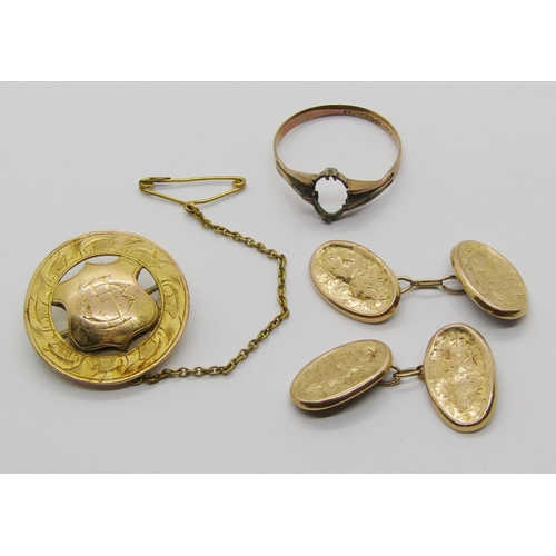 1341 - Group of 9ct jewellery comprising a 1920s medal badge, a pair of cufflinks and a ring, 9.3g total (a... 