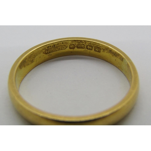 1361 - 22ct wedding ring, size P, 4.2g