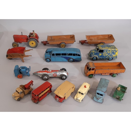 309 - Mixed lot of vintage toys including Britains lead painted farm and zoo figures, 2 boxes of Meccano, ... 