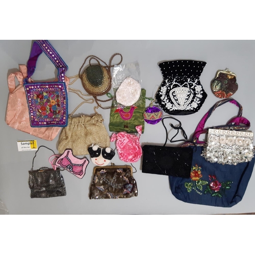 1538 - Approx 30 small bags and purses, mainly modern including some Victorian style beaded examples, toget... 