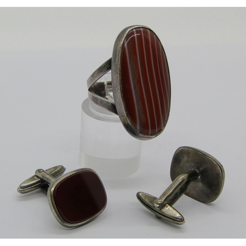 1399 - White metal banded agate dress ring, plus a pair of silver cufflinks and a selection of further cuff... 