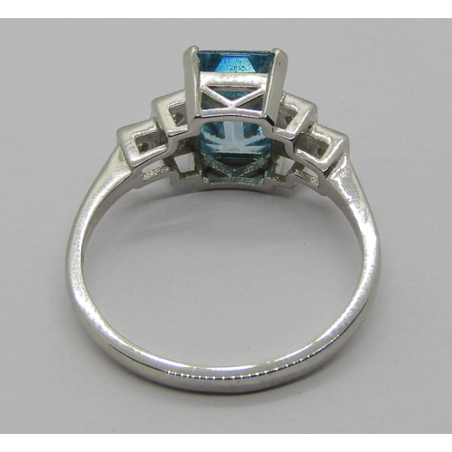 1383 - 950 platinum topaz and diamond ring with stepped shoulders, size N, 4.2g