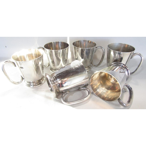1577 - Two graduated 19th century copper kettles, Derby plate, silver plated tankards, etc
