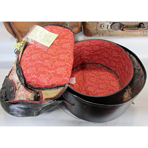 1622 - A collection of vintage luggage including a leather Gladstone bag, suitcase with simulated crocodile... 