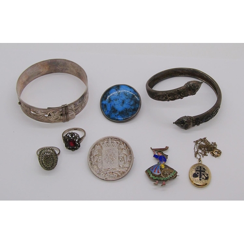 1393 - Group of antique and later silver / white metal jewellery comprising an Ruskin style circular brooch... 