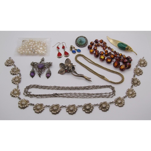 1406 - Mixed collection of costume jewellery to include an 800 silver collar necklace with flower head link... 