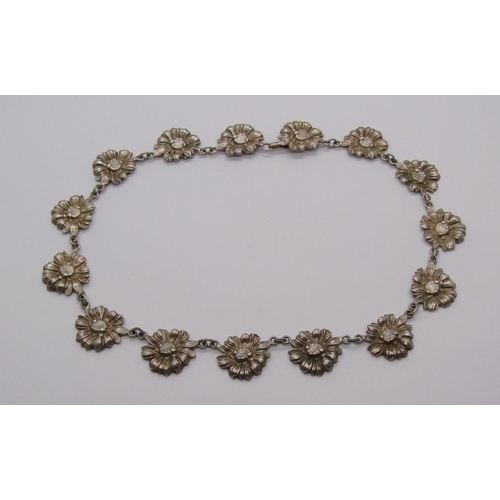 1406 - Mixed collection of costume jewellery to include an 800 silver collar necklace with flower head link... 