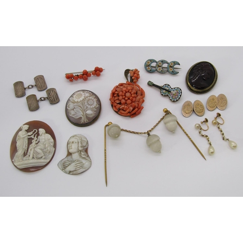 1414 - Collection of antique and later costume jewellery to include three shell cameos to include an exampl... 