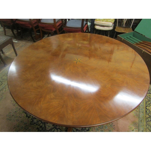 2586 - High quality Regency style extending dining table of circular form together with a set of twelve sab... 