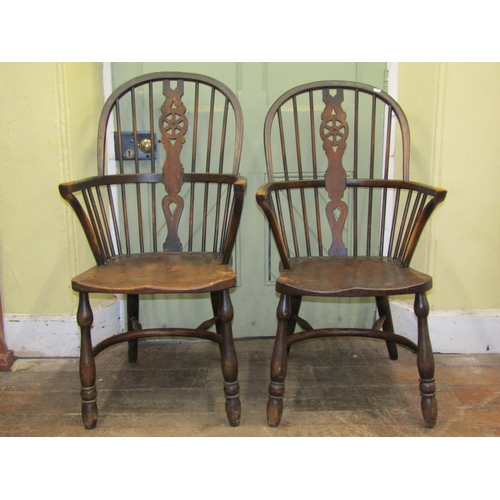 2642 - A set of six (4+2) Windsor wheel back dining chairs principally in ash with elm seats, on turned sup... 