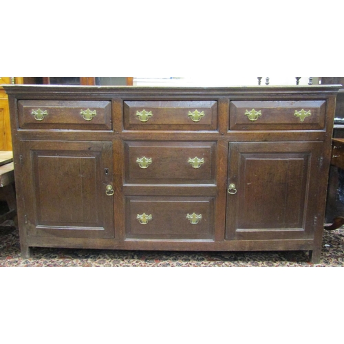 2680 - A Georgian oak dresser base fitted with a T shaped arrangement of five graduated drawers (two dummy)... 