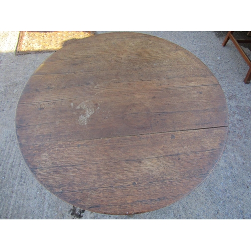 2533 - An old english style oak circular occasional table raised on four turned splayed supports with repea... 