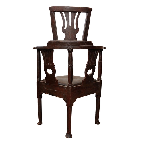 2585 - Mid-18th century countrymade corner chair in elm, with original painted grained finish, set on four ... 