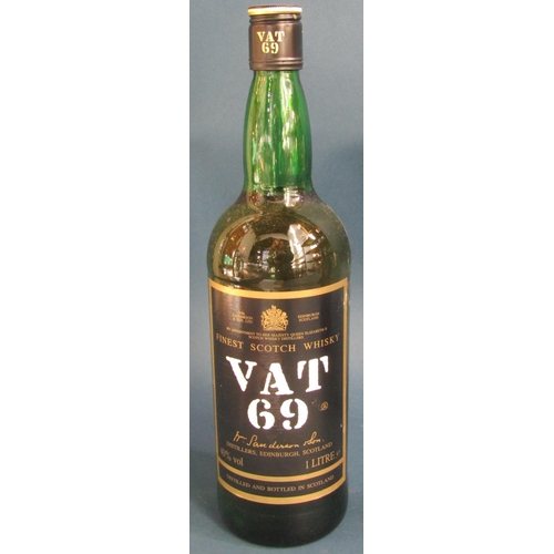 1636 - A quantity of effects to include a 19th century sponge ware tea service, vintage fountain pen, coina... 