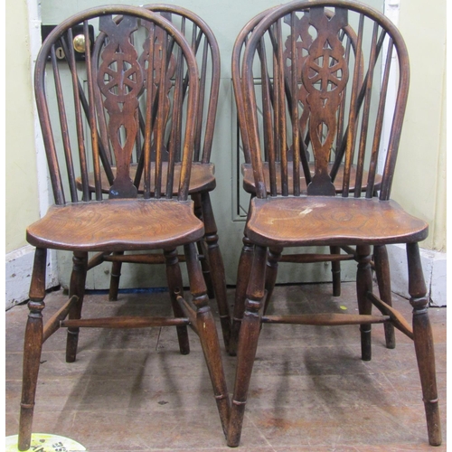 2642 - A set of six (4+2) Windsor wheel back dining chairs principally in ash with elm seats, on turned sup... 