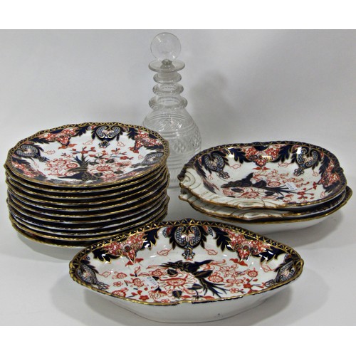 1073A - A collection of Derby table ware with Imari pattern detail, eleven plates and four shaped dishes tog... 