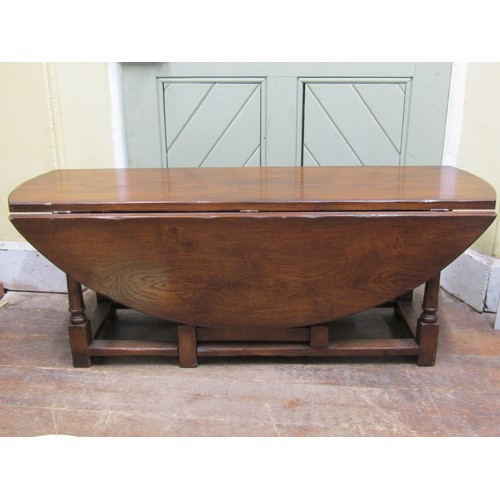 2689 - A good quality reproduction English style low oak drop leaf gateleg occasional table 123cm x 98cm (o... 