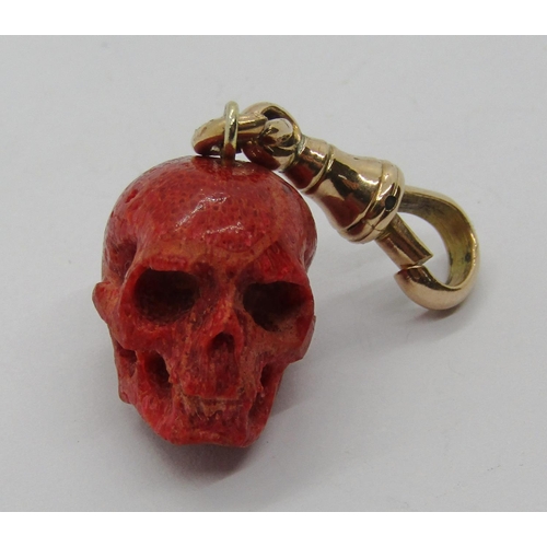 1310 - Carved coral skull fob with attached 9ct dog clip, 4.5g