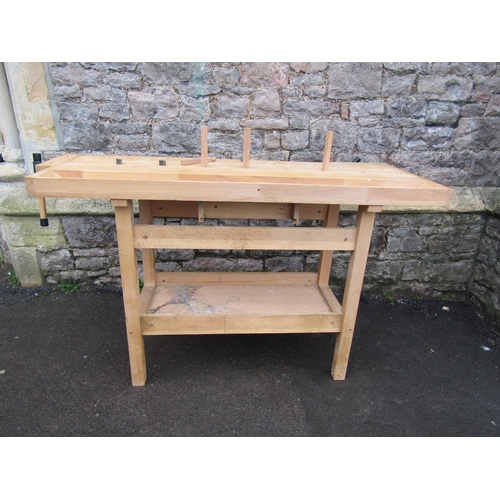 2086 - A freestanding work bench in beech with two vices and incorporating a central frieze drawer, approxi... 