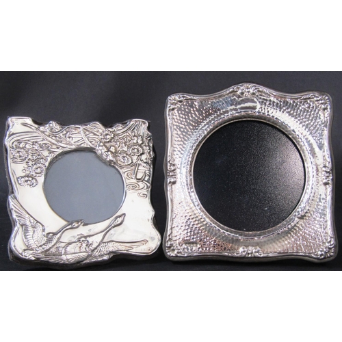 1212 - Three silver photo frames with circular openings, various designs, and a single photo frame with ova... 