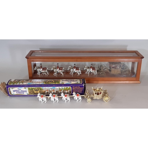 352 - George IV Coronation Coach procession model by Britains, with an 8 horse team pulling the coach of t... 