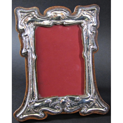 1213 - An early 20th century silver mounted on oak framed Art Nouveau photo frame embossed 'Dinna Forget', ... 