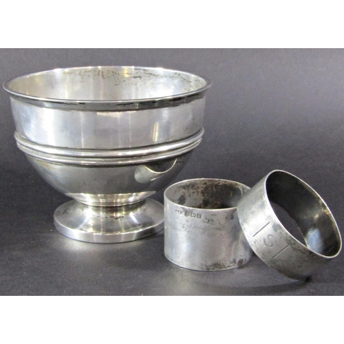 1236 - A Walker & Hall silver bowl, Sheffield 1904, 10.5cm diameter and two silver napkin rings, 6.5oz appr... 