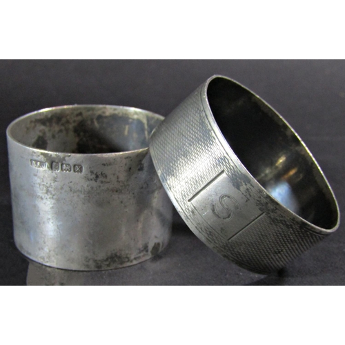 1236 - A Walker & Hall silver bowl, Sheffield 1904, 10.5cm diameter and two silver napkin rings, 6.5oz appr... 