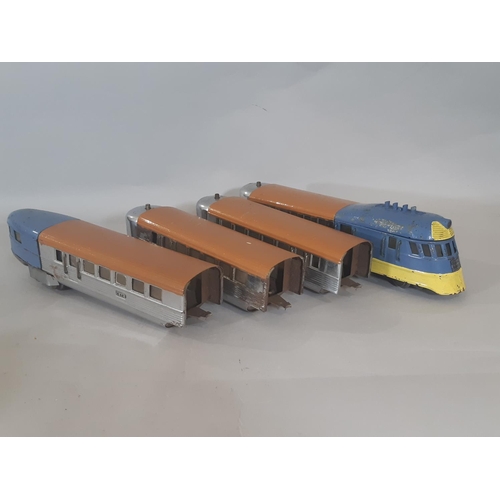 355 - Collection of 1930's 0 gauge American railway models comprising streamliner locomotive 'The Flying Y... 