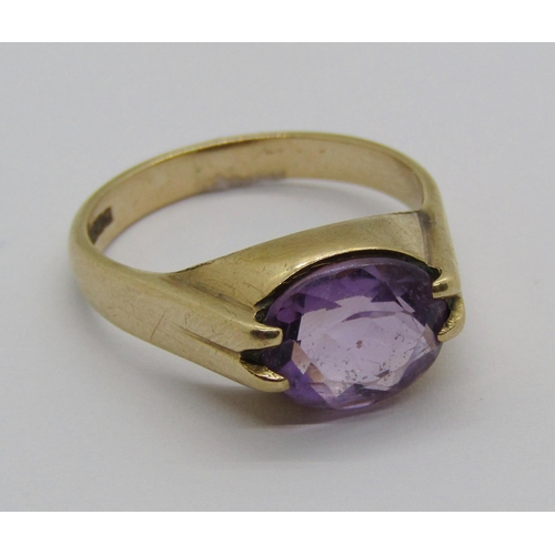 1342 - 1970s 9ct amethyst ring, size P/Q, 4.2g (stone slightly loose in setting)