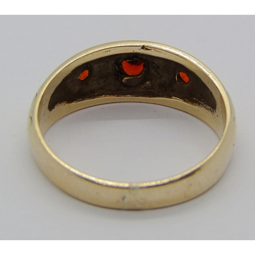 1349 - 1970s 9ct garnet gypsy ring, size N, 3g