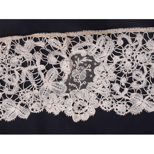 1641 - Box of late 19th / early 20th century lace including collars, lappetts, lengths of lace including so... 