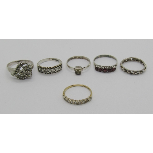 1359 - Mixed lot of jewellery to include a 9ct Astral watch, 9ct dress ring, five silver rings, Pierce watc... 