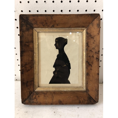 110 - English School, 19th Century - silhouette of a lady, paper-cut with gilt details, 20 x 17.5 cm (incl... 