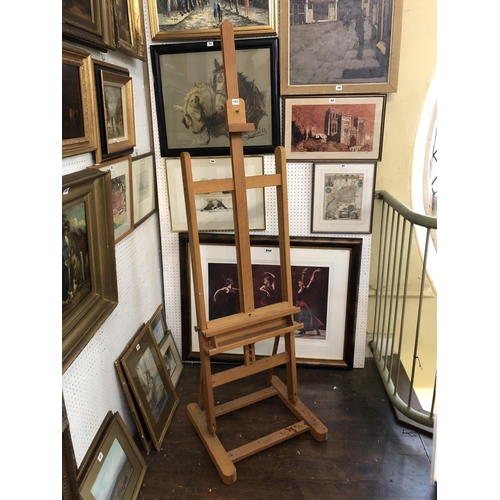 157 - MABEF M/09 Studio Easel, beech wood, adjustable, width 55 cm x depth 52 cm x height 143 - 244 cm